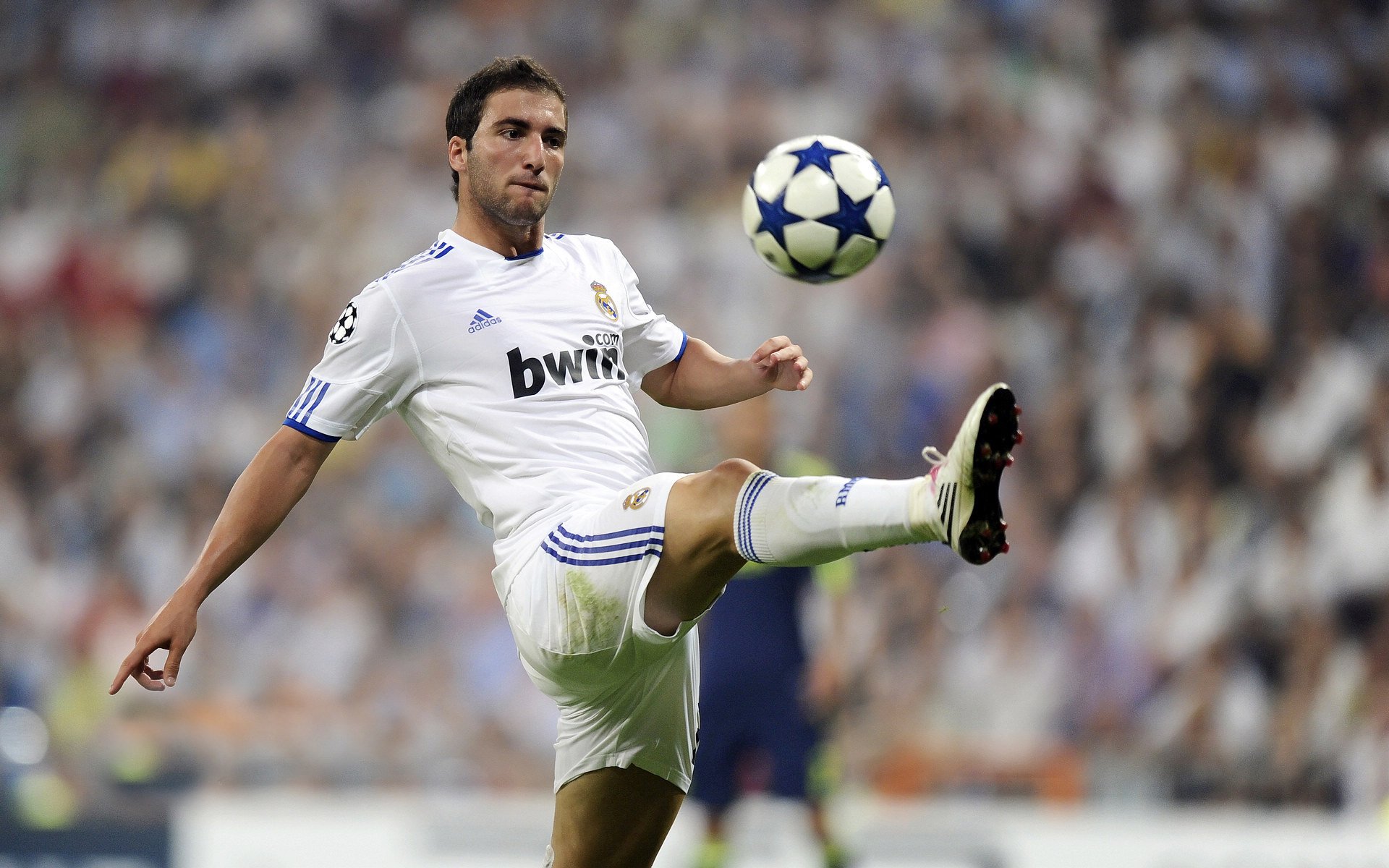 《英雄联盟》“巅峰预选”,冠军争夺火热开启!